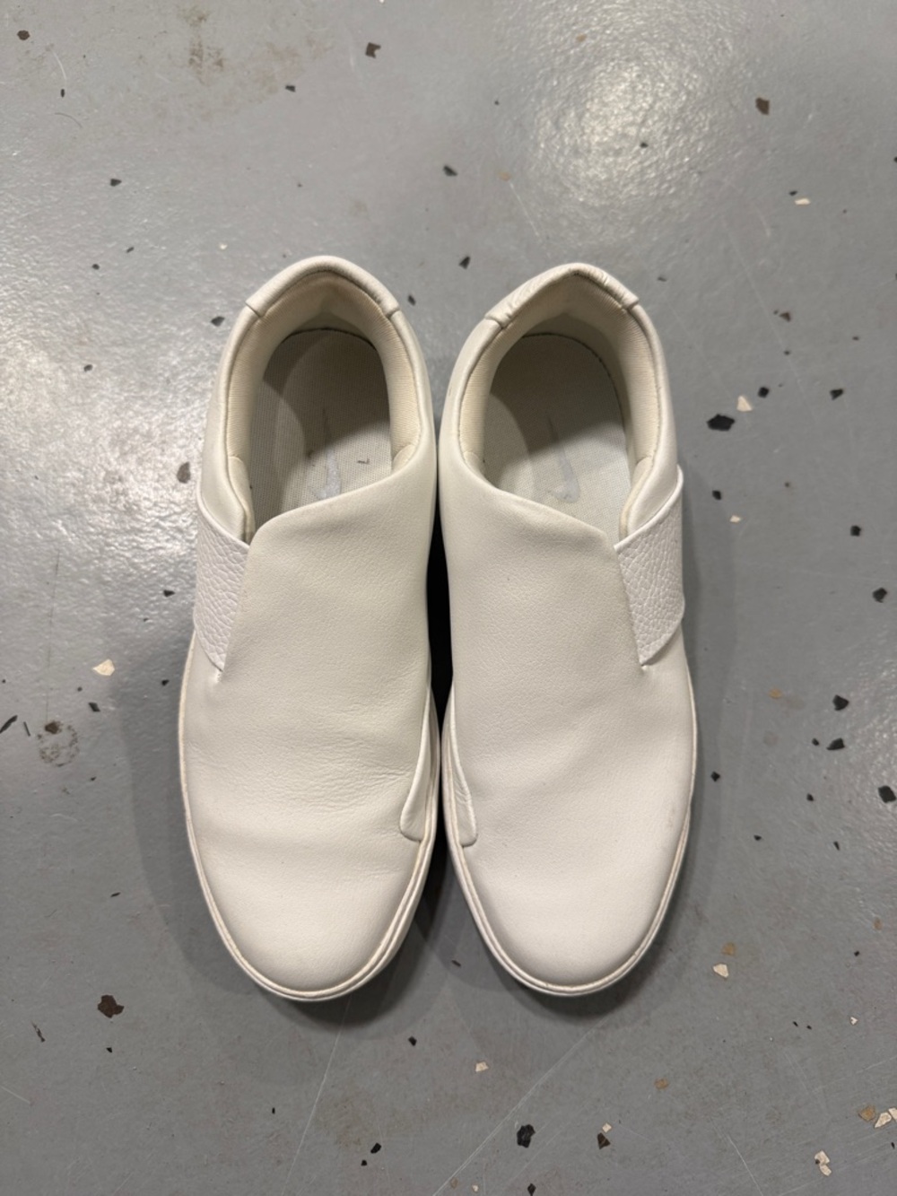 Slip-On Casual Nike Sneakers in White